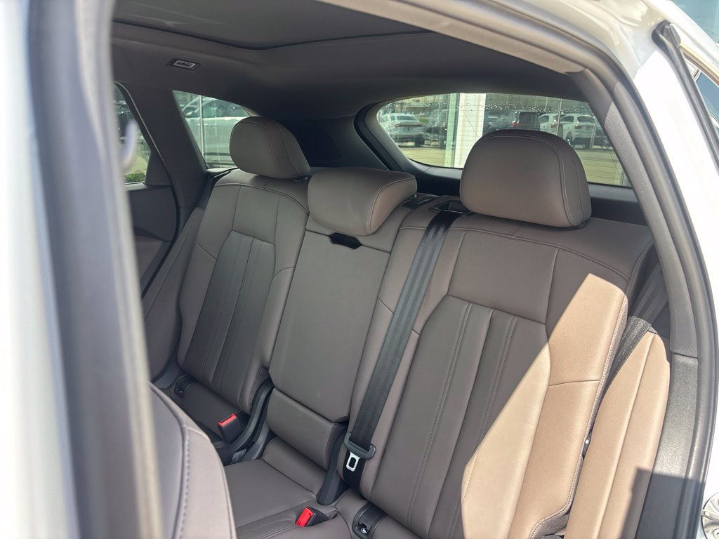 Used 2025 Audi Q5 Premium Plus w/ Premium Plus AWD/4WD image 16