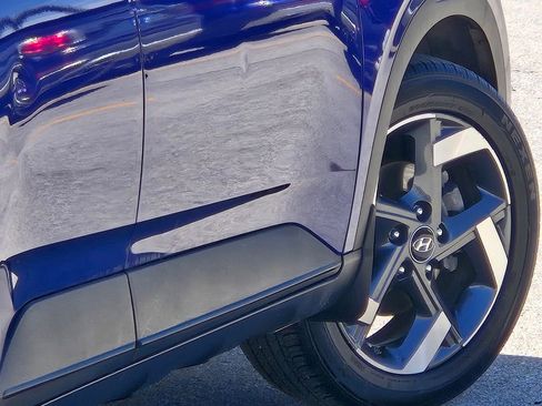 Certified 2023 Hyundai Venue Limited FWD image 17