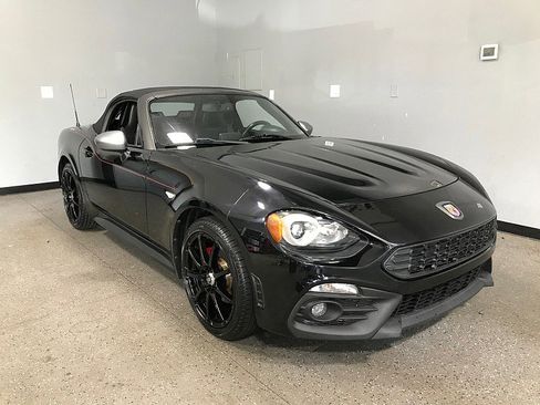 Used 2017 FIAT 124 Spider Abarth image 2