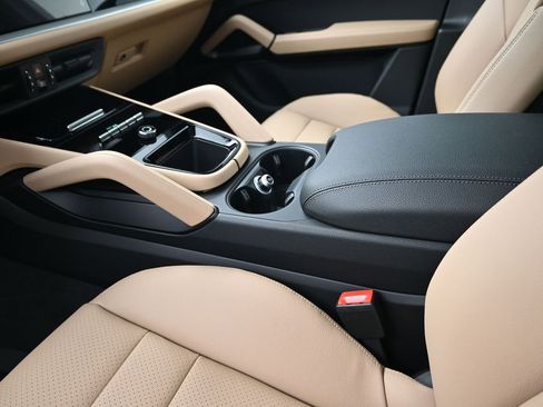 New 2026 Porsche Cayenne image 21