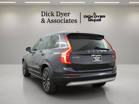 Used 2022 Volvo XC90 T5 Momentum w/ Climate Package FWD image 9