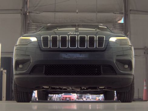 Used 2019 Jeep Cherokee Latitude Plus w/ Comfort/Convenience Group AWD/4WD image 6