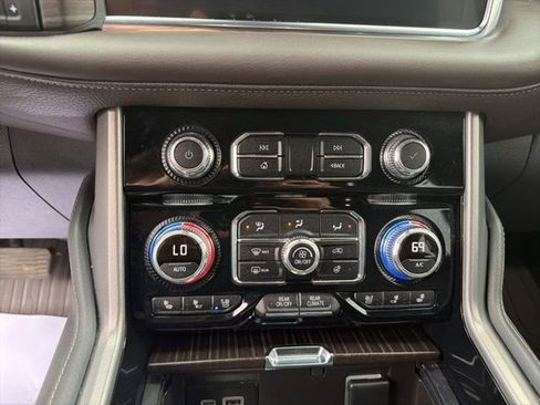 Used 2024 GMC Yukon XL Denali w/ Denali Reserve Package image 8