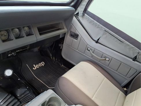 Used 1990 Jeep Wrangler 4WD image 15