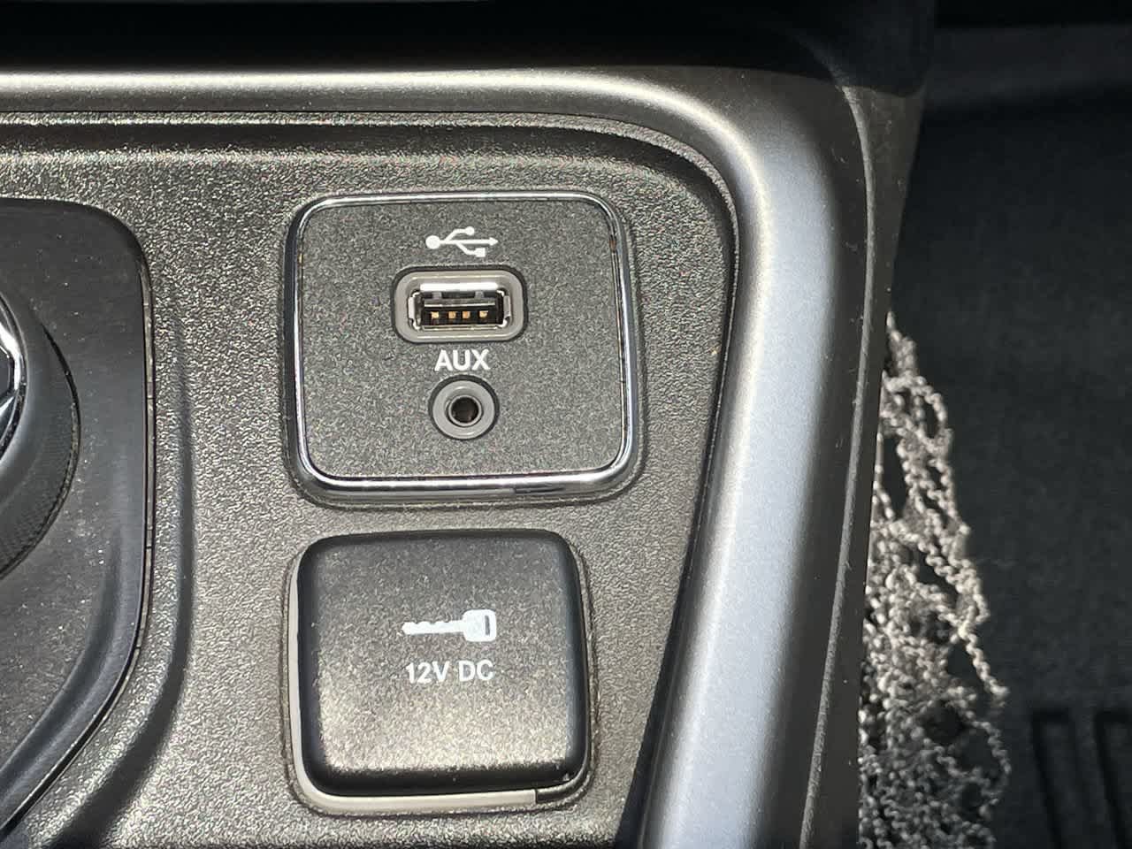 Used 2018 Jeep Compass Latitude w/ Cold Weather Group AWD/4WD image 24