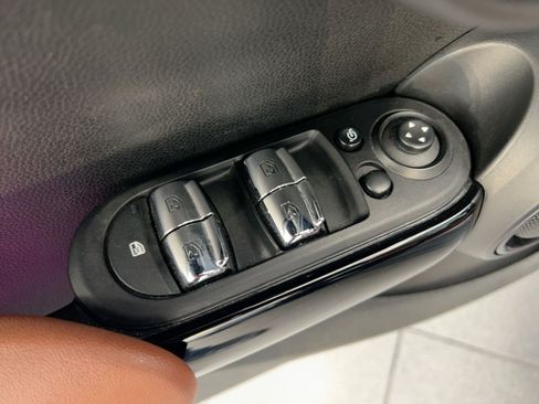 Used 2019 MINI Cooper S image 13