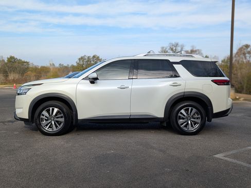 Used 2022 Nissan Pathfinder SL w/ Lighting Package (N92) image 6