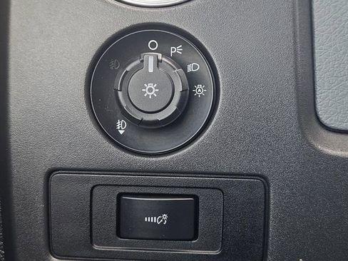 Used 2013 Ford F150 XLT w/ XLT Chrome Pkg image 32