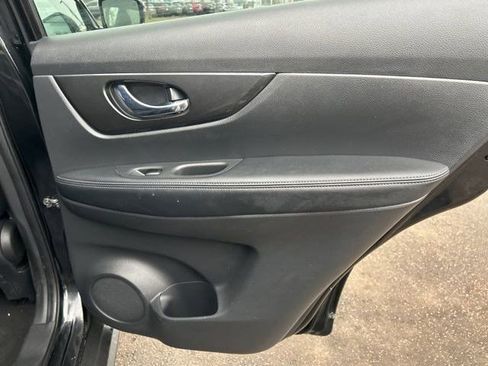 Used 2019 Nissan Rogue SV image 36