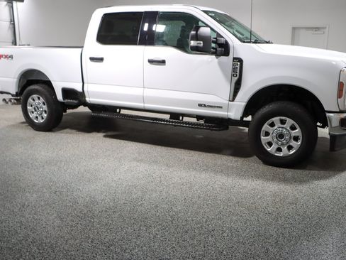 Used 2024 Ford F250 XLT w/ FX4 Off-Road Package AWD/4WD image 6