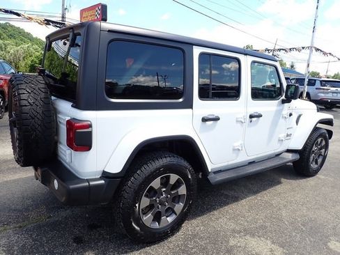 Used 2018 Jeep Wrangler Unlimited Sahara AWD/4WD image 9