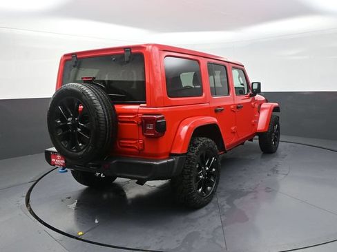 Used 2024 Jeep Wrangler Unlimited Sahara AWD/4WD image 8