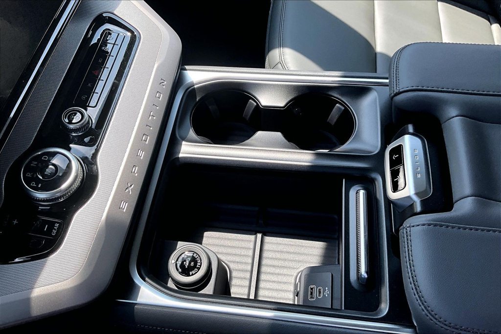 New 2026 Ford Expedition Active RWD image 8