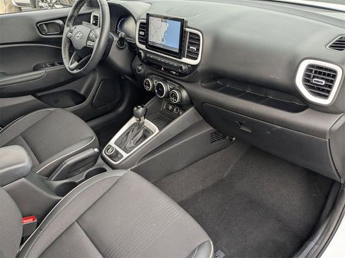 Used 2025 Hyundai Venue Limited image 35