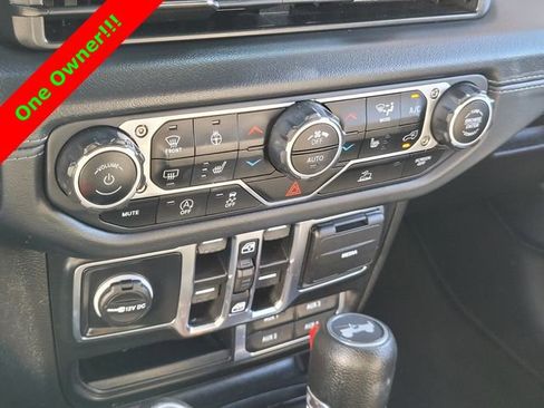 Used 2024 Jeep Wrangler Sahara image 21