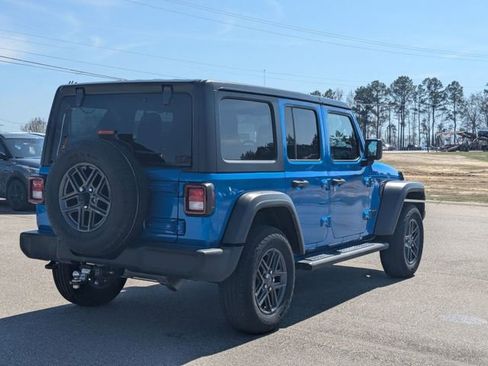 Used 2024 Jeep Wrangler Unlimited Sport AWD/4WD image 3