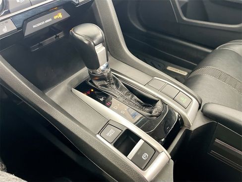 Used 2019 Honda Civic Touring image 17