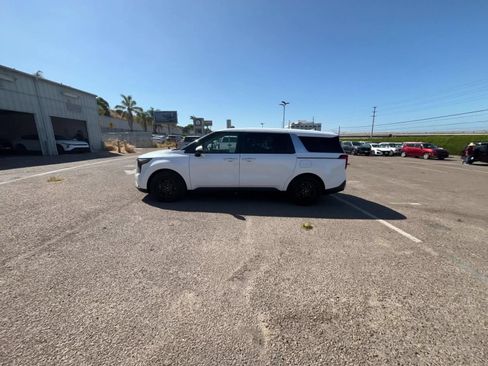 Used 2026 Kia Carnival FWD image 16