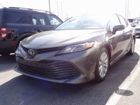 Used 2020 Toyota Camry LE w/ Convenience Package image 2