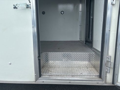 Used 2022 Ford Transit 350 DRW image 22