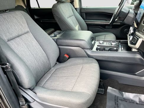 Used 2024 Ford Expedition XLT AWD/4WD image 29