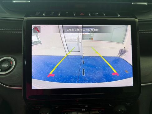 Used 2023 Jeep Grand Cherokee Limited w/ Black Appearance Package AWD/4WD image 26