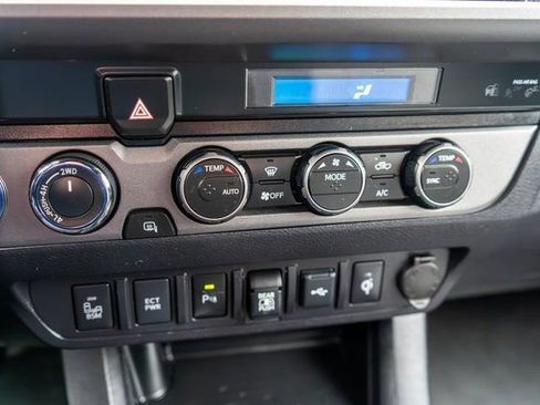 Used 2022 Toyota Tacoma TRD Off-Road w/ Technology Package AWD/4WD image 27