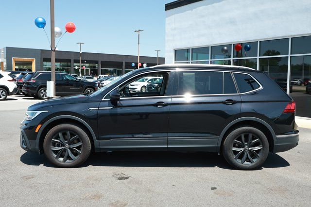 Used 2024 Volkswagen Tiguan SE AWD/4WD image 9