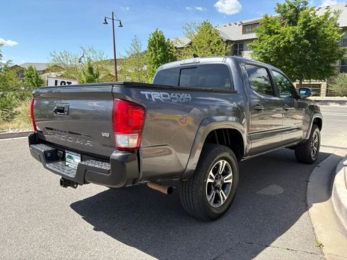 Used 2017 Toyota Tacoma TRD Sport w/ Tow Package (A/T) AWD/4WD image 9