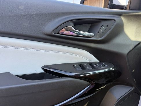 Used 2025 Chevrolet Trax LT FWD image 18