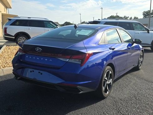 Certified 2023 Hyundai Elantra SEL w/ Convenience Package FWD image 4