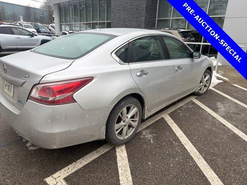 Used 2013 Nissan Altima 2.5 SV image 8