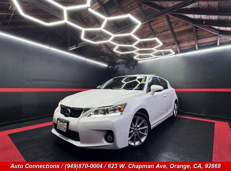 Used 2013 Lexus CT 200h w/ Premium Pkg w/Navigation FWD image 2