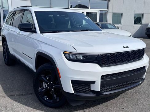 Used 2025 Jeep Grand Cherokee L Altitude image 1
