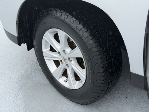 Used 2012 Toyota Highlander SE image 24