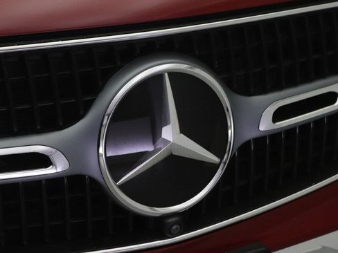 Used 2025 Mercedes-Benz GLC 350e 4MATIC image 26