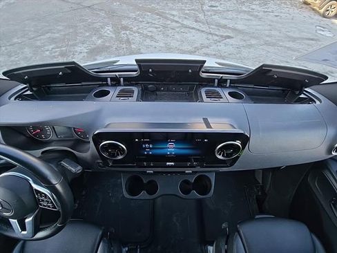 Used 2024 Mercedes-Benz Sprinter 2500 image 22