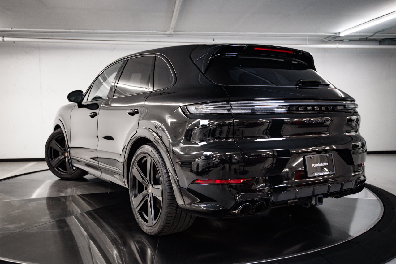 Certified 2026 Porsche Cayenne GTS AWD/4WD image 3