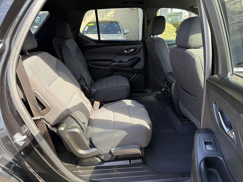Used 2022 Chevrolet Traverse LT FWD image 25