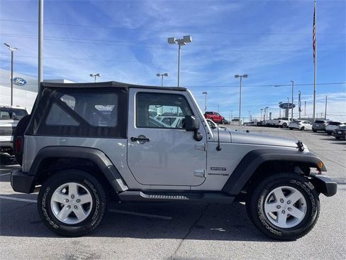 Used 2018 Jeep Wrangler Sport image 2