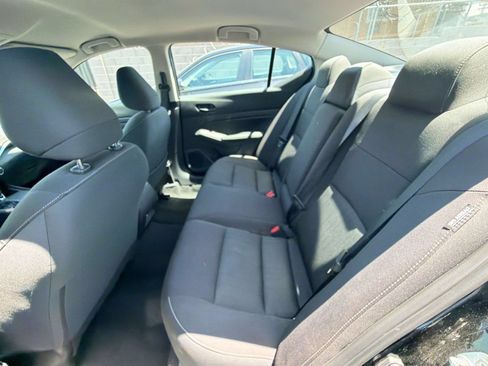 Used 2025 Nissan Altima 2.5 SV FWD image 31