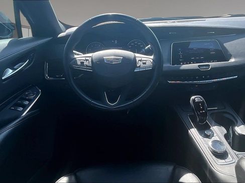 Certified 2023 Cadillac XT4 Luxury w/ Cold Weather Package FWD image 5
