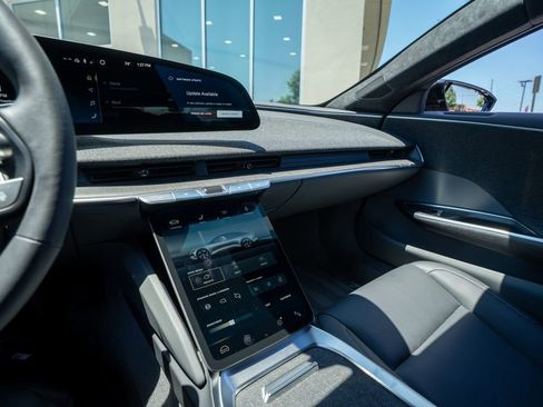 Used 2024 Lucid Air Pure RWD image 36