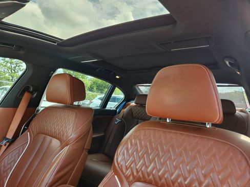 Used 2018 BMW 750i RWD image 10