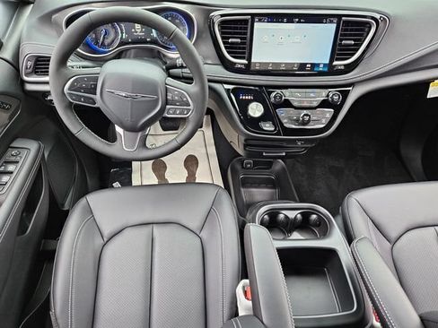 New 2026 Chrysler Pacifica Select FWD image 9
