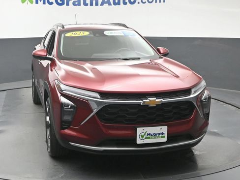 Used 2025 Chevrolet Trax LT w/ LT Convenience Package FWD image 5