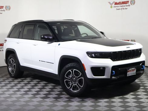 Used 2023 Jeep Grand Cherokee Trailhawk w/ Advanced Protech Group II AWD/4WD image 2