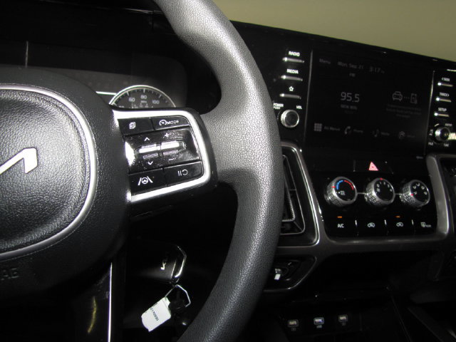 Used 2023 Kia Sorento LX FWD image 29