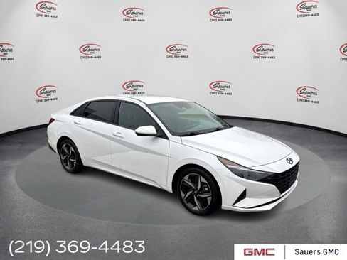 Used 2023 Hyundai Elantra SEL w/ Convenience Package image 1