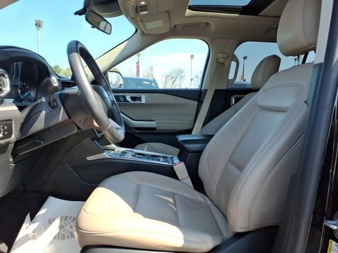 Used 2023 Ford Explorer XLT w/ Equipment Group 202A image 13